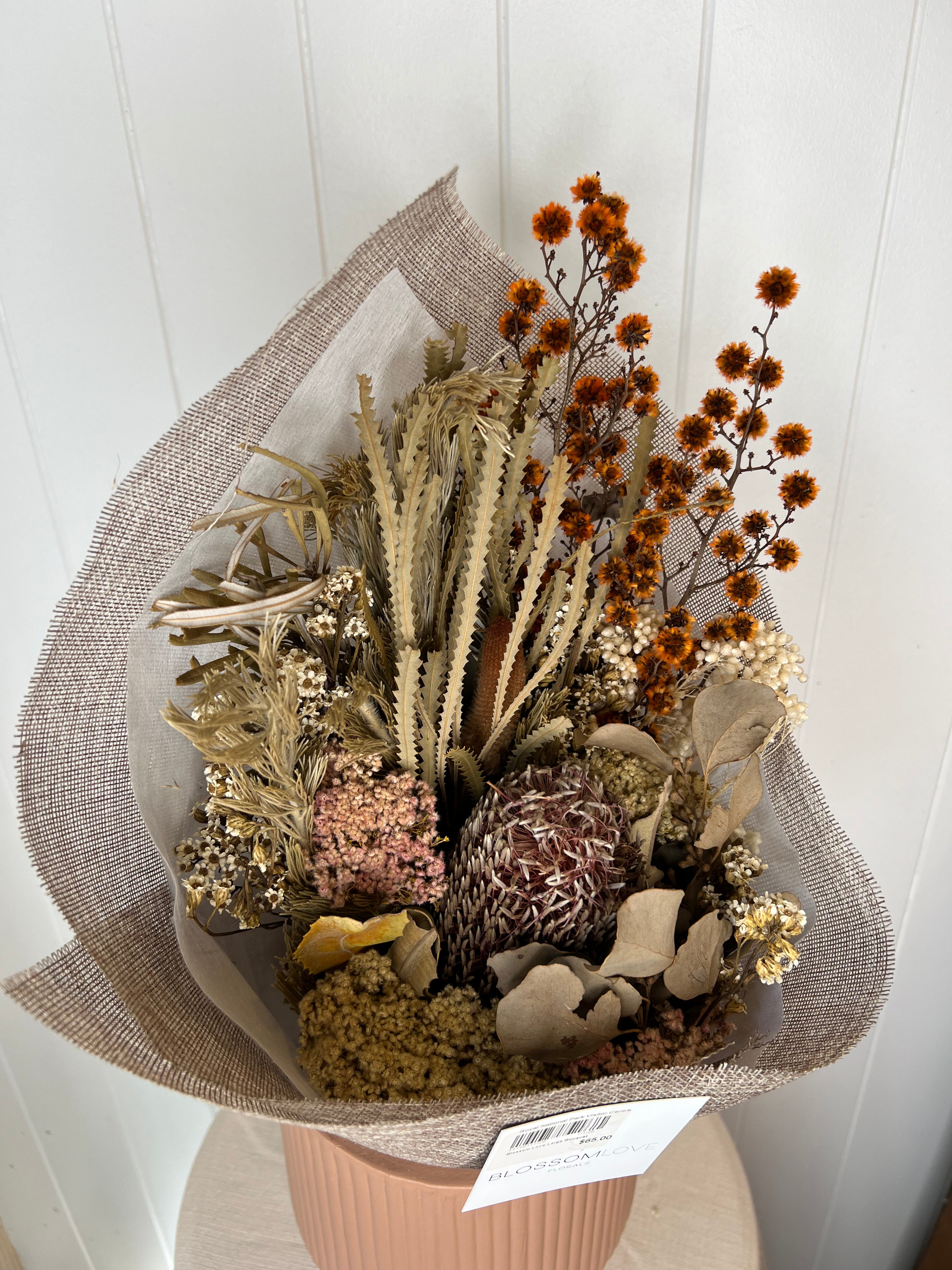 Medium dried/preserved bouquet