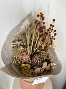 Medium dried/preserved bouquet